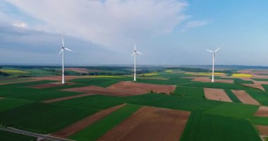 Rüzgar jeneratörü. Rüzgar jeneratörleri. Yenilenebilir elektrik. Rüzgar jeneratörü.