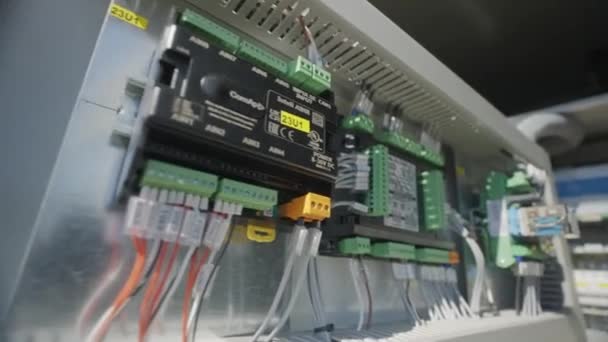 Quadro Elettrico Generatore Industriale Scheda Distribuzione Del Generatore All Interno — Video Stock