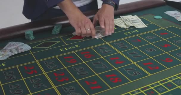 Dealer Deals Cards Croupier Lays Out Cards Table Trick Cards — Stock Video