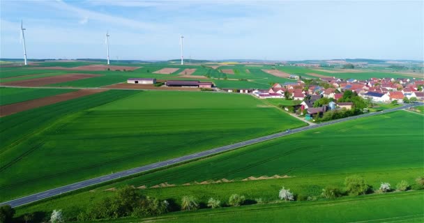 Groene Velden Rond Een Klein Stadje Prachtig Europees Landschap Kleine — Stockvideo