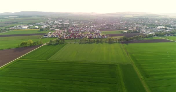 Pequena Cidade Europeia Vista Aérea Aldeia Alemã Vista Aérea Campos — Vídeo de Stock