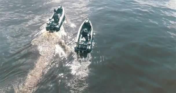 Barcos Patrulha Navegam Longo Rio Como Visto Drone Barco Patrulha — Vídeo de Stock