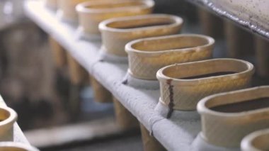 Dondurma üretimi. Otomatik dondurma üretimi. Otomatik dondurma üretim hattı.