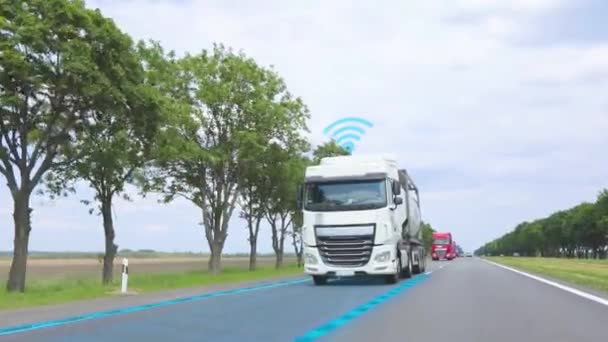 スマートトラックによる商品の配送 スマートトラックが商品を届ける 高速道路のスマートな自動運転トラック — ストック動画
