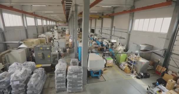 Machine Thermoplastique Moulage Par Injection Magasin Avec Machines Pour Production — Video