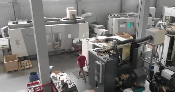 Metal Için Çalışan Makinelerin Olduğu Bir Atölye Cnc Metal Işleme — Stok video