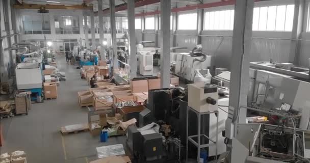 Werkstatt Mit Maschinen Für Die Metallbearbeitung Werkstatt Mit Cnc Metallbearbeitungsmaschinen — Stockvideo