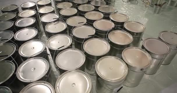 Beaucoup Boîtes Métalliques Sur Chantier Construction Les Pots Peinture Sont — Video