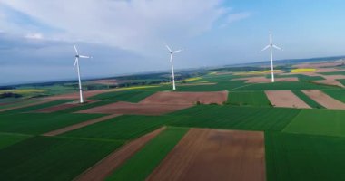 Rüzgar jeneratörü. Rüzgar jeneratörleri. Yenilenebilir elektrik. Rüzgar jeneratörü.