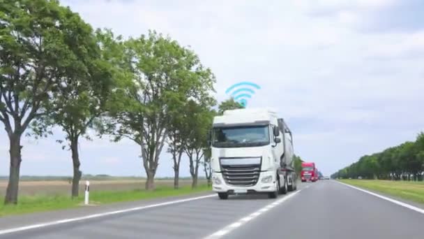 スマートトラックによる商品の配送 スマートトラックが商品を届ける 高速道路のスマートな自動運転トラック — ストック動画