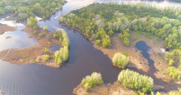 Des Patrouilleurs Naviguent Long Rivière Depuis Drone Bateau Patrouille Grande — Video
