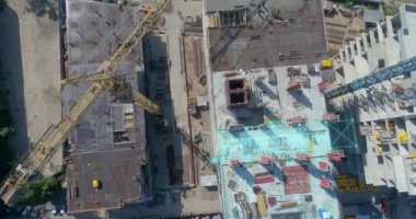 Akıllı bir inşaat alanı. Akıllı yapının görselleştirilmesi. İnşaat alanı üst görünümü.