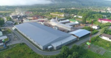 Mobil kule. Veri iletimi bir tekrarlayıcı üzerinden. Büyük bir fabrikanın arazisinde tekrar eden biri.