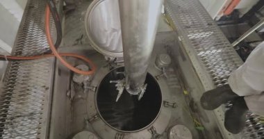 Tank temizleme mekanizması tanka dahil. Temizlik istasyonundaki tankı temizliyorum..