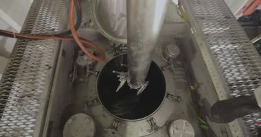 Tank temizleme mekanizması tanka dahil. Temizlik istasyonundaki tankı temizliyorum..