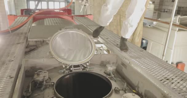 Tank Temizleme Mekanizması Tanka Dahil Temizlik Istasyonundaki Tankı Temizliyorum — Stok video