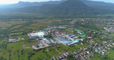 Bir baz istasyonu sinyal yayınlıyor. Kuleden sinyal iletiminin görselleştirilmesi.