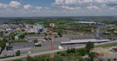 Bir baz istasyonu sinyal yayınlıyor. Kuleden sinyal iletiminin görselleştirilmesi.