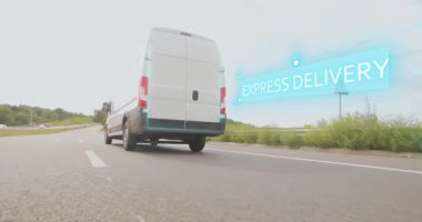 Hızlı teslimat. Akıllı lojistiği kullanarak hızlı teslimat. Beyaz otobüsle mal teslimatı. Teslimatta IOT olan beyaz minibüs..