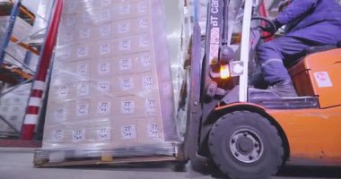 Donmuş depo. Dondurulmuş ve dondurulmuş gıda deposu. Dondurulmuş Depo.