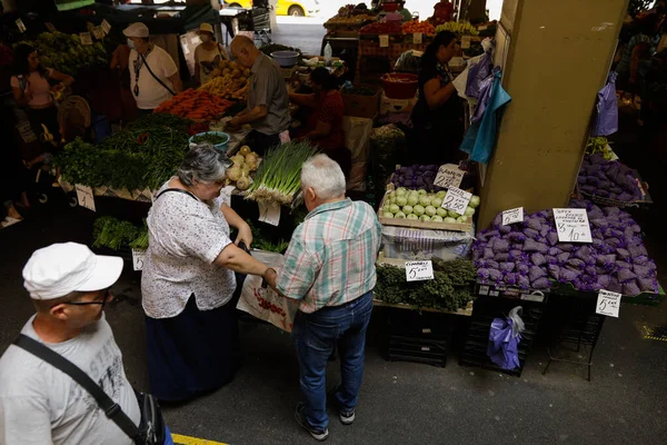 ルーマニアのブカレスト 2022年8月4日 果物や野菜の詳細情報ルーマニアのブカレスト市場 — ストック写真