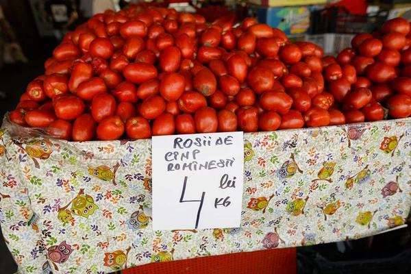 Shallow Depth Field Selective Focus Details Tomatoes Stand Obor Market — Stock Photo, Image