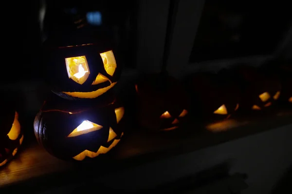 Grunt Skärpedjup Selektivt Fokus Detaljer Med Olika Snidade Halloween Pumpor — Stockfoto