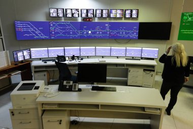 Bükreş, Romanya - 18 Kasım 2022: Bükreş yeraltı sisteminin halka açık bir Açık Kapılar gününde sevkiyat merkezi.