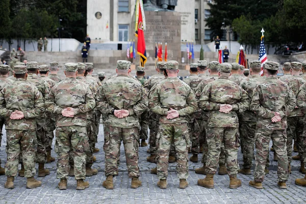 罗马尼亚布加勒斯特 2023年4月5日 美国陆军第10山地师和第101空降师 的军人出席了他们之间的权力移交仪式 — 图库照片
