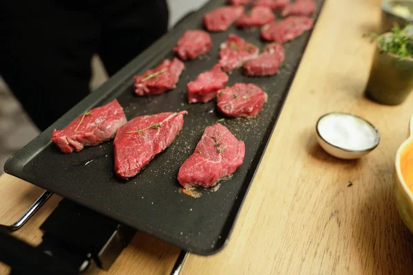Shallow Depth Field Selective Focus Details Beef Steak Being Cooked — Stock Photo, Image