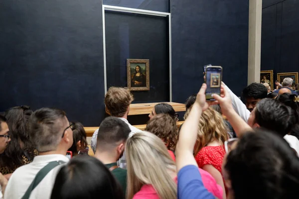 Paris Fransa Haziran 2023 Turistler Leonardo Vinci Nin Louvre Müzesi — Stok fotoğraf