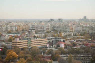Bükreş, Romanya - 4 Kasım 2024: Bükreş 'in kuzeyindeki Floreasca bölgesinin genel görünümü.