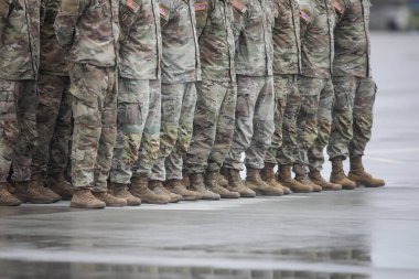 Mihail Kogalniceanu, Romanya - 31 Mart 2023: ABD askerleri, ABD birliklerinin Constanta kenti yakınlarındaki Mihail Kogalniceanu NATO hava üssündeki rotasyonlarını kutlamak amacıyla düzenlenen törende.