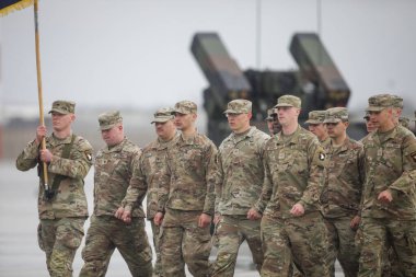 Mihail Kogalniceanu, Romanya - 31 Mart 2023: ABD askerleri, ABD birliklerinin Constanta kenti yakınlarındaki Mihail Kogalniceanu NATO hava üssündeki rotasyonlarını kutlamak amacıyla düzenlenen törende.