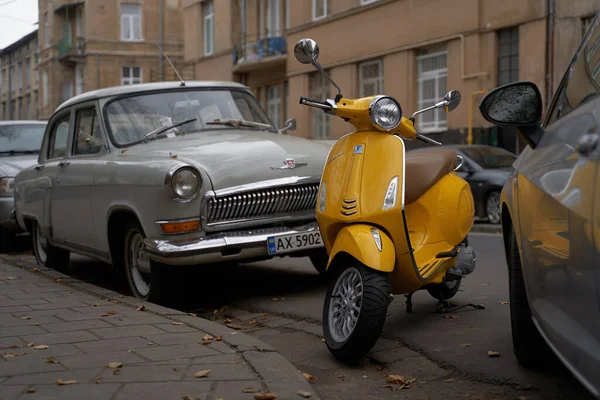 Lviv Ukraine Novembre 2022 Jaune Vespa Elettrica Scooter Électrique Publié — Photo