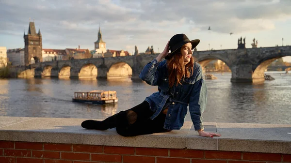 Stylish Young Beautiful Woman Earing Black Hat Prague Charles Bridge — Stok fotoğraf