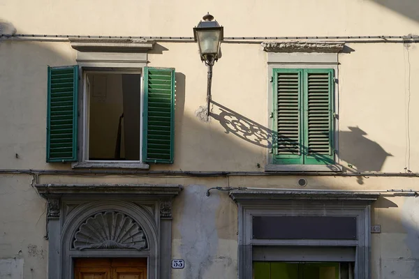 フィレンツェ イタリアの古い家の美しい建築の詳細 — ストック写真