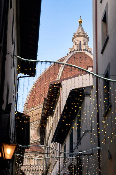 Floransa Katedrali Kubbesi Nin Cupola Manzarası Dar Sokaktaki Duomo — Stok fotoğraf