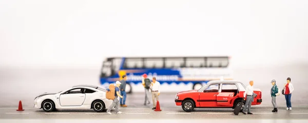 Concepto Viaje Terrestre Con Viajeros Miniatura — Foto de Stock