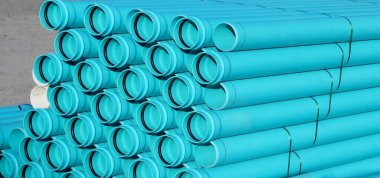 Yuvarlak mavi PVC su boruları yığın