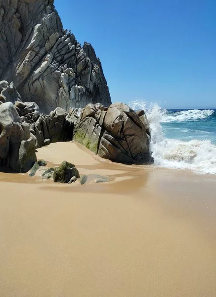 Onde Oceaniche Rocce Pittoresche Sulla Spiaggia Del Divorzio Una Piccola — Foto Stock