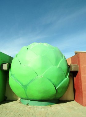 Castroville, Monterey County, Kaliforniya 'daki dev enginar heykeli.