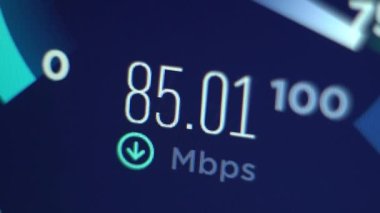 Dizüstü bilgisayardan çekim yapmak. Kablolu internet hız göstergesi. İnternet bağlantı hızı kontrolü