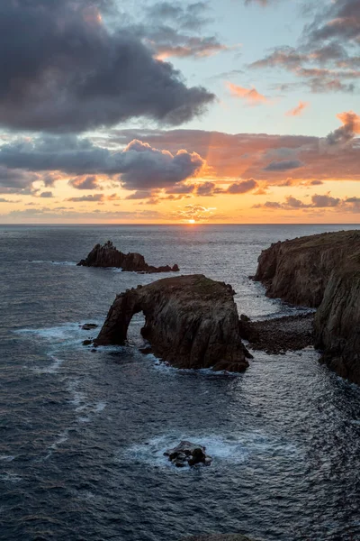Západ Slunce Zemi Konec Cornwall Enys Dodnan Ozbrojený Rytíř Skalní — Stock fotografie