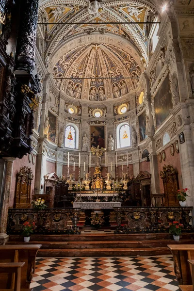 Interiér Baziliky Madony Tiranské Itálii Zobrazující Hlavní Oltář — Stock fotografie