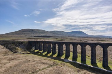 Ribblehead viyadük ve Ingleborough, doğu yazından beri hiç kimse