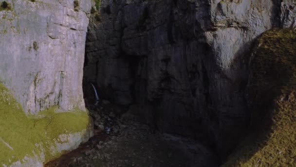 Goredale Scar Yorkshire Dales Vue Cascade Dans Gorge Étroite Avec — Video