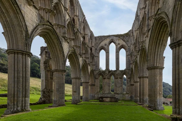 Rievaulx Manastırı Kuzey Yorkshire Koro Bölgesi Güneşli bir gün 