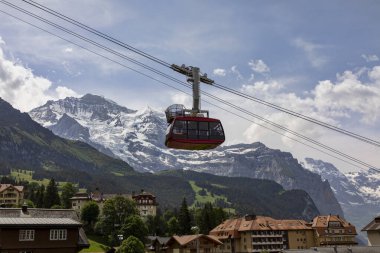 Mannlichen teleferik wengen İsviçre Jungfrau ve Silberhorn arka planda