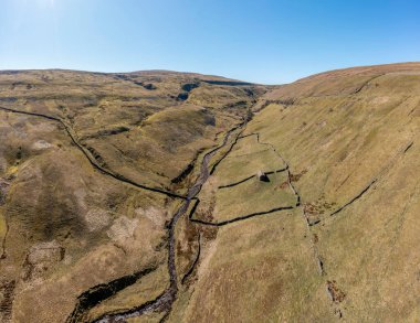Kelebeklerin kuzey yakası Yorkshire Dales kuzey Yorkshire İngiltere 'den geçiyor. Tepe boyunca güneye bakıyor. Zirveye doğru yükseliyor.